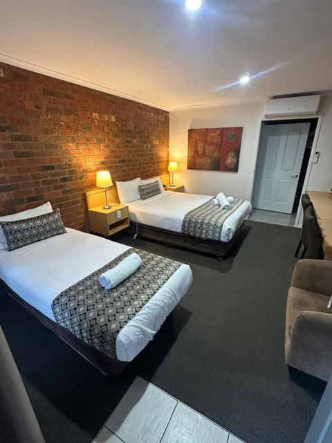 Pevensey Motor Lodge - Kalgoorlie Accommodation 1