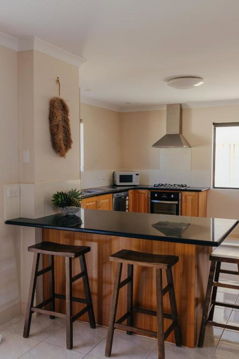 Pet Friendly Townhouse - Kalgoorlie Accommodation 3