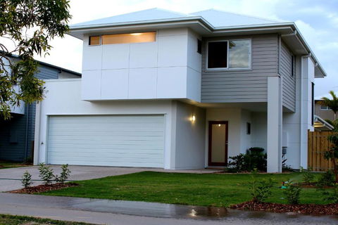 Petrie Beach Holiday Home - Kalgoorlie Accommodation 0