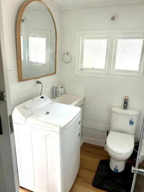 Pine Cottage - Kalgoorlie Accommodation 2