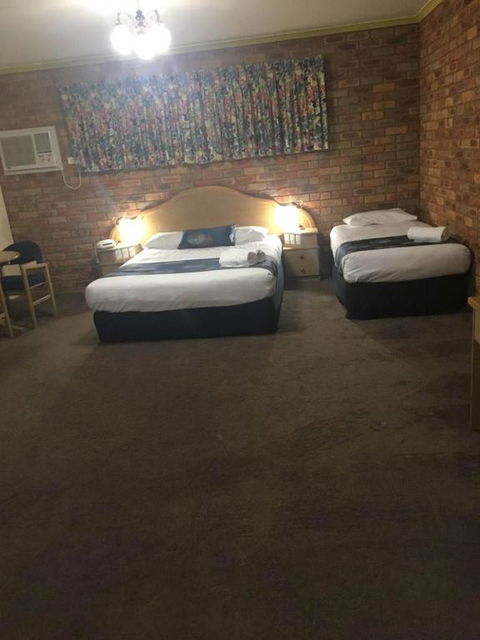 Pines Country Club Motor Inn - Kalgoorlie Accommodation 3