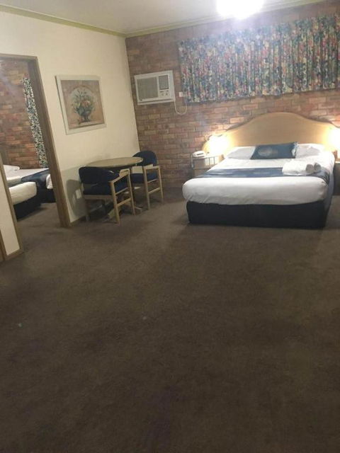 Pines Country Club Motor Inn - Kalgoorlie Accommodation 2