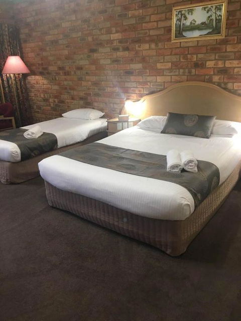 Pines Country Club Motor Inn - Kalgoorlie Accommodation 0