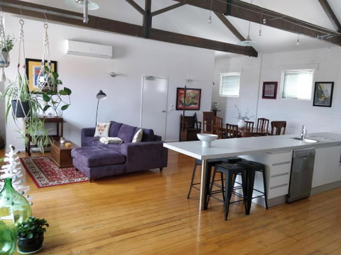 Pips On Mitchell - Beautiful Historic Apartment - Kalgoorlie Accommodation 2