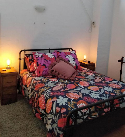 Pips On Mitchell - Beautiful Historic Apartment - Kalgoorlie Accommodation 1