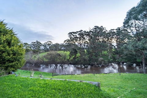 Platypus Waters B&B - Kalgoorlie Accommodation 3