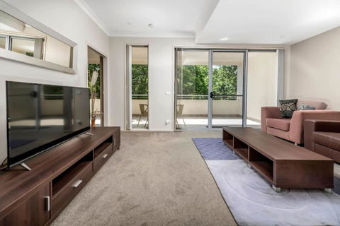 Quiet Apartment In Braddon ACT - Kalgoorlie Accommodation 3