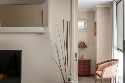 Quiet Apartment In Braddon ACT - Kalgoorlie Accommodation 1