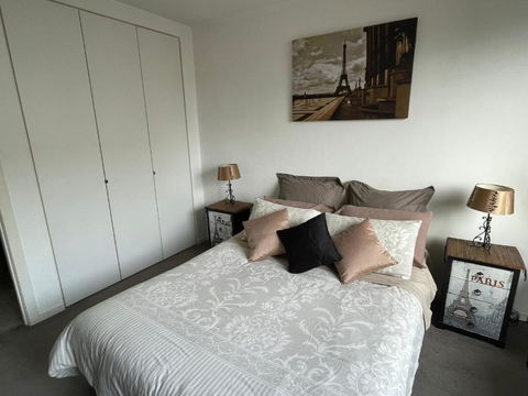 Radiance - Chic Fitzroy Street Apartment - Kalgoorlie Accommodation 1