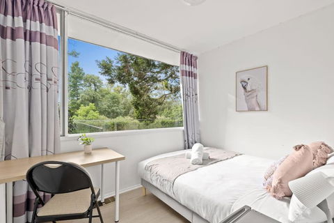 Quaint Queen Room - Central Location At Pymble - Shared Bathroom - Kalgoorlie Accommodation 0