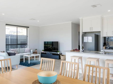 Putters Paradise 25-30 Troon Drive - Kalgoorlie Accommodation 2