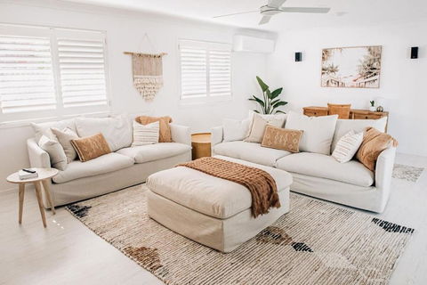 Prime Location With Pool - Walk To Coolum Beach - Kalgoorlie Accommodation 1