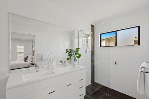 Private Mudjimba Beach Abode - Kalgoorlie Accommodation 0