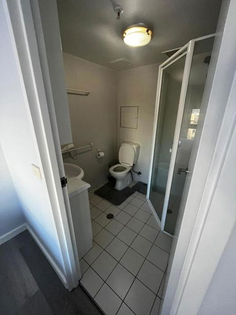 Private Room With Ensuite In The CBD - Kalgoorlie Accommodation 3