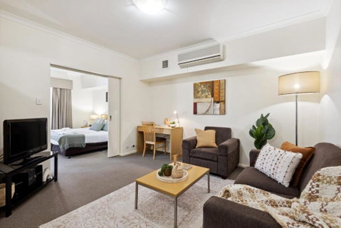 Prized Perth Retreat 1BDR - Kalgoorlie Accommodation 1