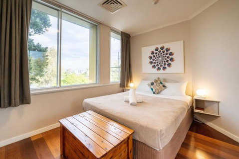 Quaint Auchenflower 1B1B Apt W Parking Close To UQ - Kalgoorlie Accommodation 0