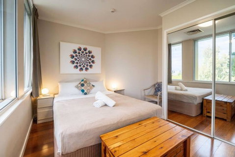 Quaint Auchenflower 1B1B Apt W Parking Close To UQ - Kalgoorlie Accommodation 3