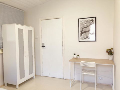 Quaint Double Or Queen Room - Mins To Stations&UNSW - Shared Bathroom - Kalgoorlie Accommodation 2