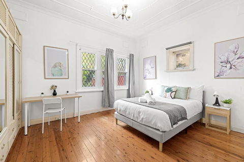 Quaint Double Room - Seconds To Shops & Eateries - Shared Bathroom - Kalgoorlie Accommodation 1