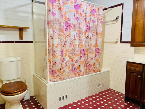 Quarryman Cottage @ 102 - Kalgoorlie Accommodation 2