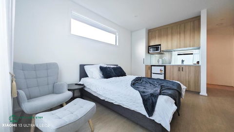 Queen Bed Stylish Suite With TV - Room 12 - Kalgoorlie Accommodation 2