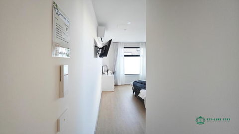 Queen Bed Stylish Suite With TV - Room 12 - Kalgoorlie Accommodation 3