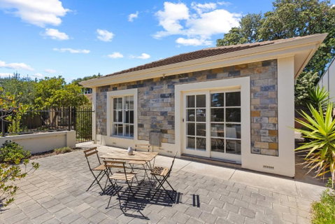 Quiet 2-Bed Retreat With Private Courtyard - Kalgoorlie Accommodation 3