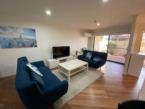 Quiet 2 Bedroom Apt In The Heart Of Old Kingston - Kalgoorlie Accommodation 0