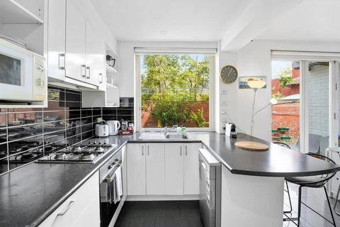 Quiet And Peaceful Beachside 1BR Retreat W Parking - Kalgoorlie Accommodation 1