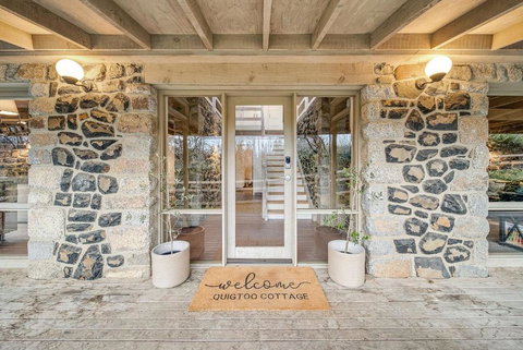 Quigtoo Cottage - Beautiful 4BR Stone Cottage L WiFi L Bath L Garden - Kalgoorlie Accommodation 1