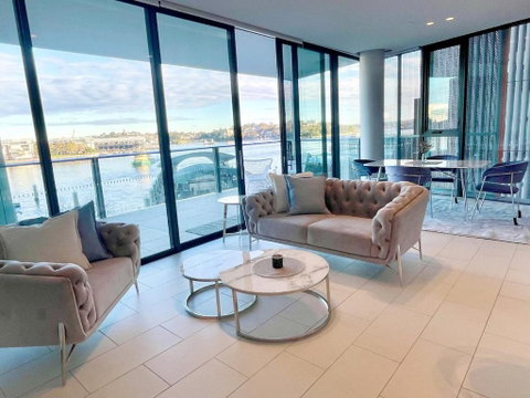 RARE Luxury Waterfront Living - Kalgoorlie Accommodation 0