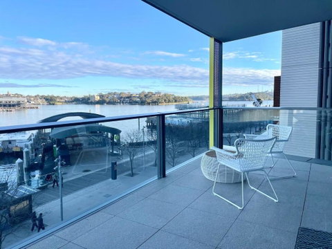 RARE Luxury Waterfront Living - Kalgoorlie Accommodation 1
