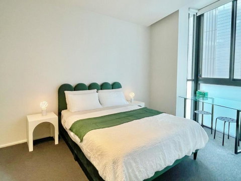 RARE Luxury Waterfront Living - Kalgoorlie Accommodation 2