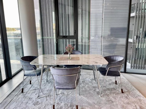 RARE Luxury Waterfront Living - Kalgoorlie Accommodation 3
