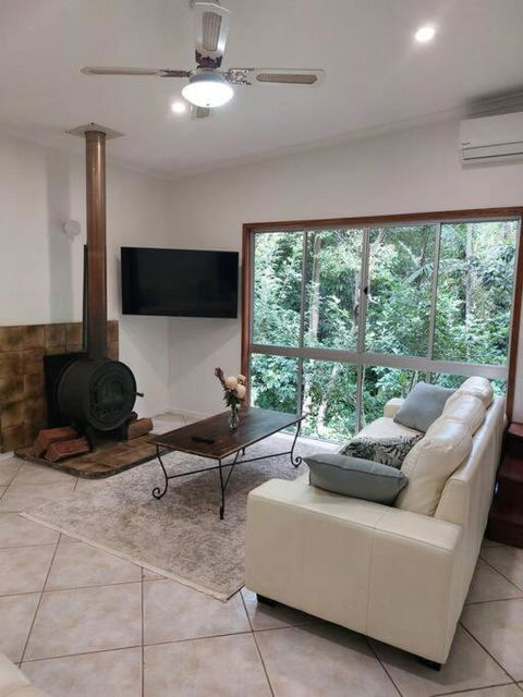 Rainforest Retreat-Fireplace-BBQ-3 Acres- - Kalgoorlie Accommodation 1