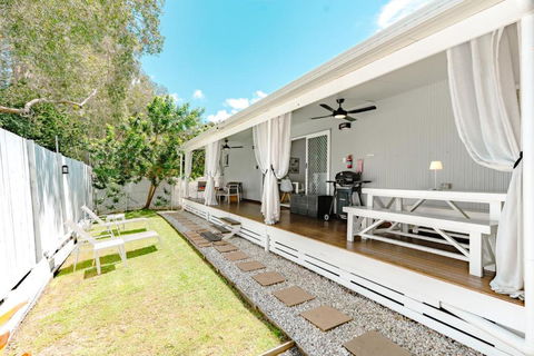 Private Outdoor Spa, Fire Pit, Cinema Room - THE COTTAGE COOLUM BEACH - Kalgoorlie Accommodation 3