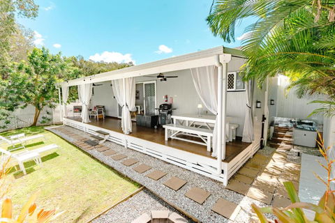Private Outdoor Spa, Fire Pit, Cinema Room - THE COTTAGE COOLUM BEACH - Kalgoorlie Accommodation 1