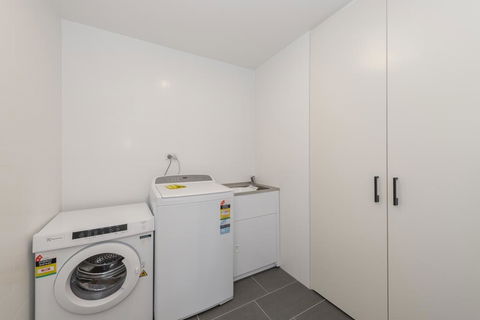 Astra Apartments Newcastle (Broadmeadow) - Kalgoorlie Accommodation 3
