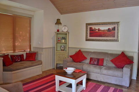 Autumn Affair Cottage 5 - Kalgoorlie Accommodation 2