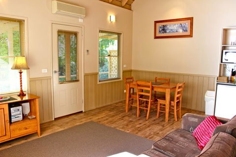 Autumn Leaf Cottage 1 - Kalgoorlie Accommodation 2