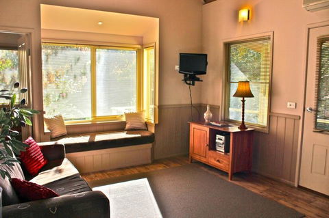 Autumn Leaf Cottage 1 - Kalgoorlie Accommodation 1