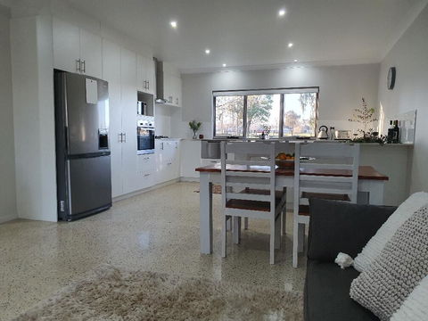 Aveley Equestrian Cottage - Kalgoorlie Accommodation 0