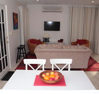 Azalea Villa - Close to the City of Perth - Kalgoorlie Accommodation