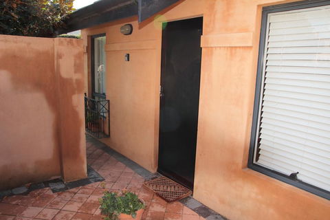 Azalea Villa - Close To The City Of Perth - Kalgoorlie Accommodation 2
