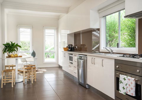 Azure Beach Retreat - Spa Luxury - Kalgoorlie Accommodation 3