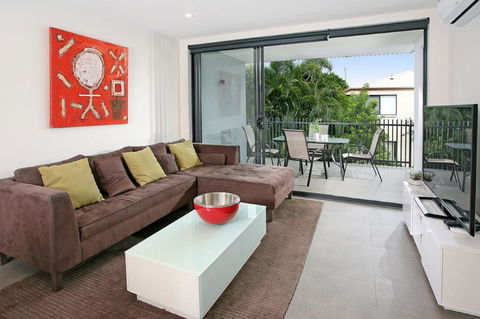 Back Of The Block Bulimba - Executive 3BR Bulimba Apartment With Leafy Outlook - Kalgoorlie Accommodation 0