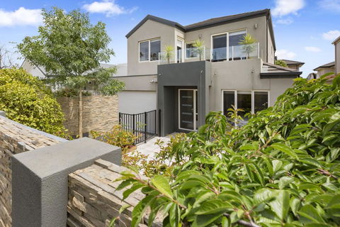 BANGALOW - MORNINGTON - Kalgoorlie Accommodation 0