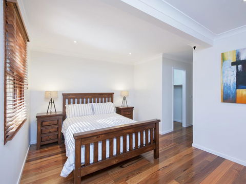 Barefoot Beach House, 24 Essendene Road - Kalgoorlie Accommodation 1