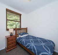 Barefoot Beach House 24 Essendene Road - Kalgoorlie Accommodation