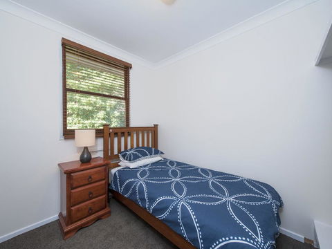 Barefoot Beach House, 24 Essendene Road - Kalgoorlie Accommodation 0